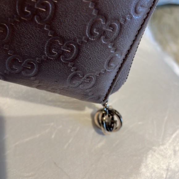 Metallic lavender Gucci large full zip wallet. - Picture 7 of 14